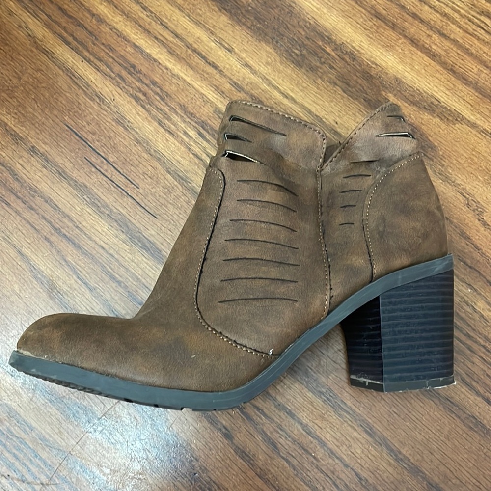 Arizon dark brown heeled boot